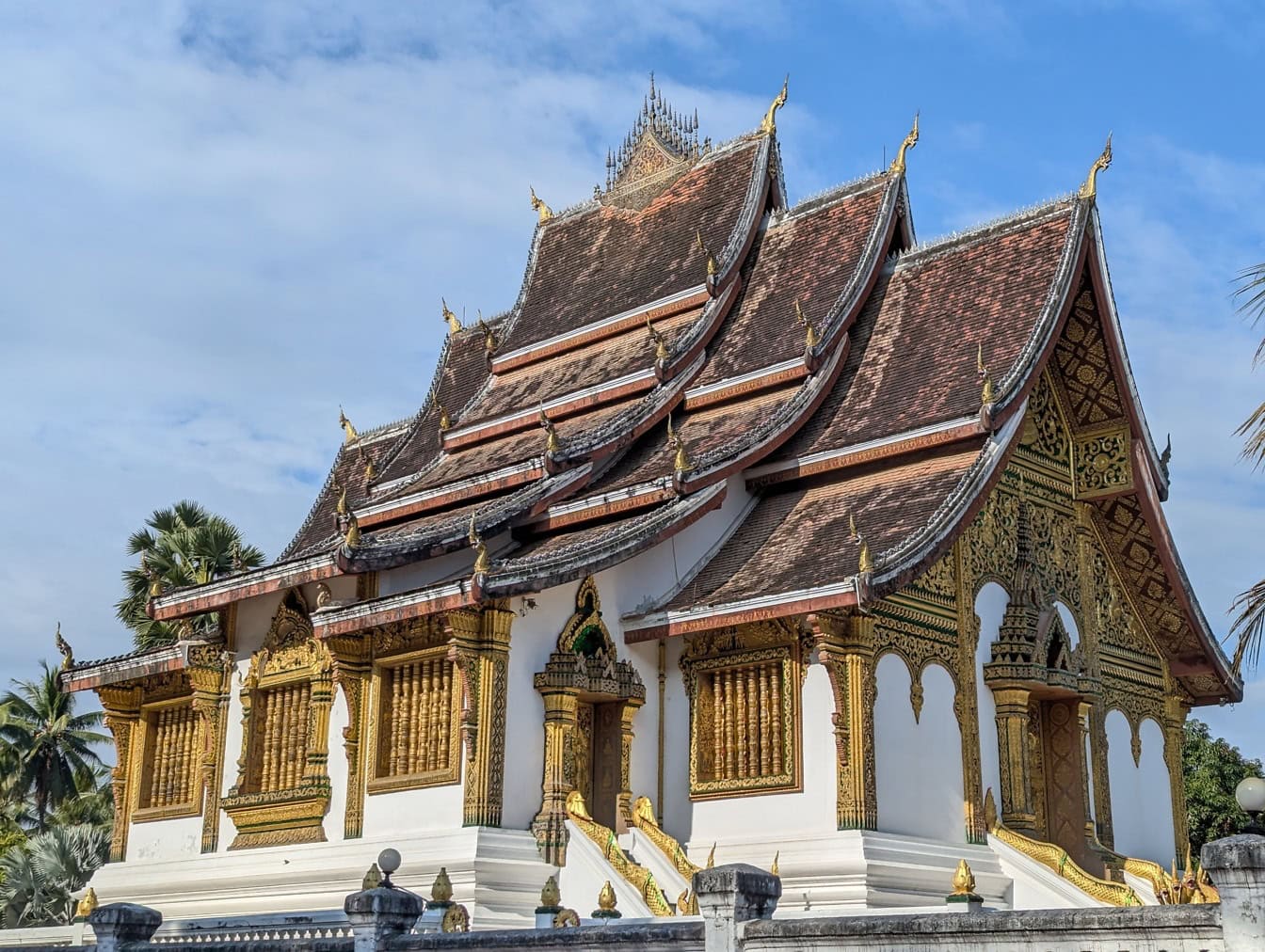 Vat Xieng Thong veya Xiengthong, 1561 yılında Kral Setthathirath, Luang Prabang, Laos tarafından inşa edilen ünlü bir Budist manastırı ve UNESCO sitesi