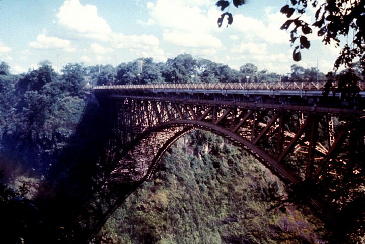 estrada de ferro, ponte, levando, Rodésia, Zâmbia, com vista, Zambeze, Rio, Victoria, cai