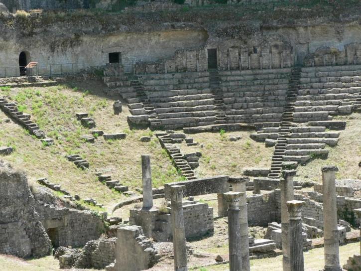 Roman theatre, Roomalaistyylisellä