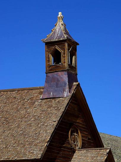 ボディーには、教会の尖塔