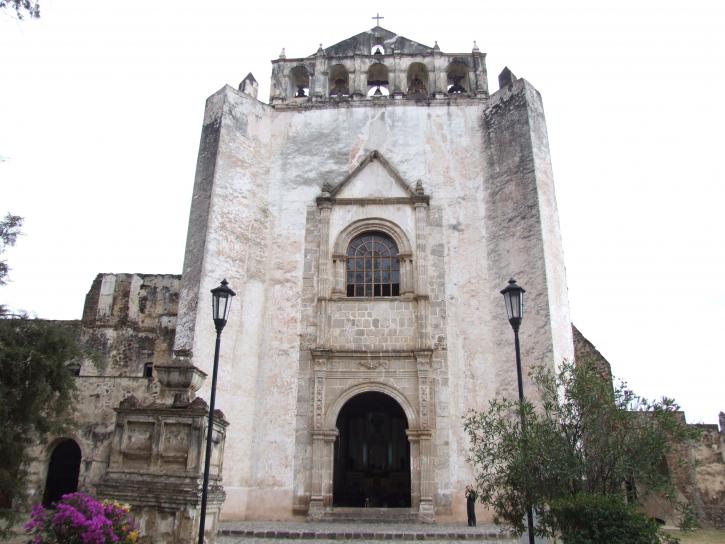 veža kostola, vchod