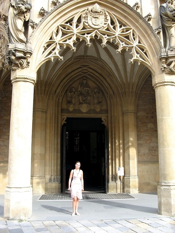 Gotický kostol, brána