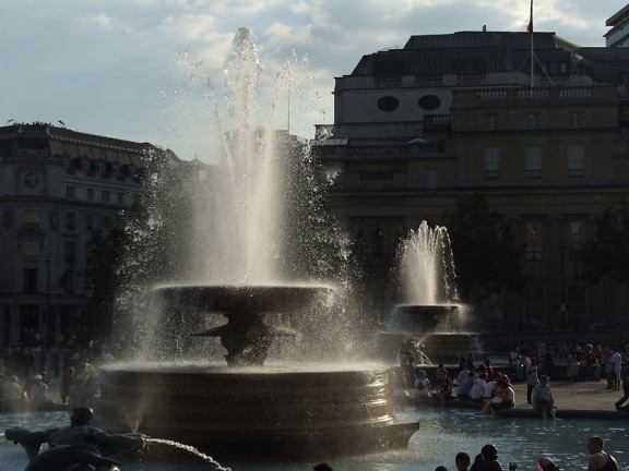 fountains, Trafalgar, square, London