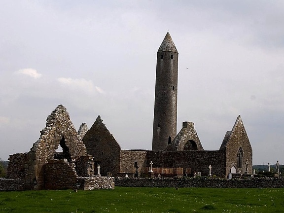 Kilmacduagh, okrągłe, najwyższa wieża, burren, Irlandia