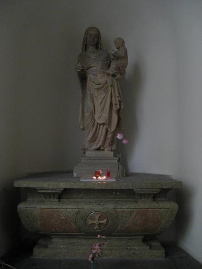Fecioara, Maria, statuia