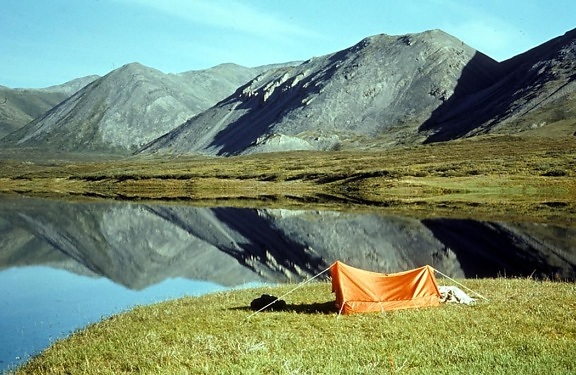 Camping, onbenoemd lake, bergen