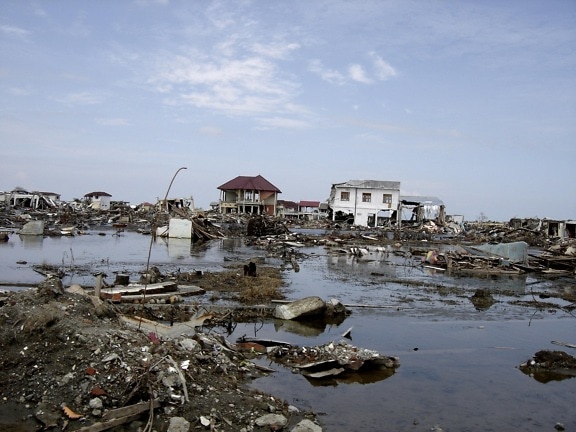 น้ำท่วม 2004 สึนามิ อาเจะห์ ทำลาย อิฐ น้ำ อินโดนีเซีย