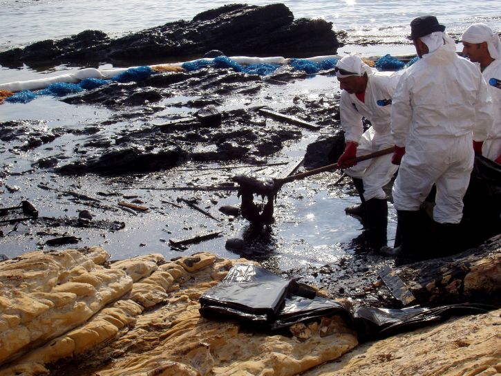 oil, spill, cleanup, programs, assist, Lebanon, workers, spilled, oil