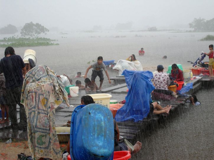 mennesker, fanget, kraftig, regn, vasker, klær, Trinidad