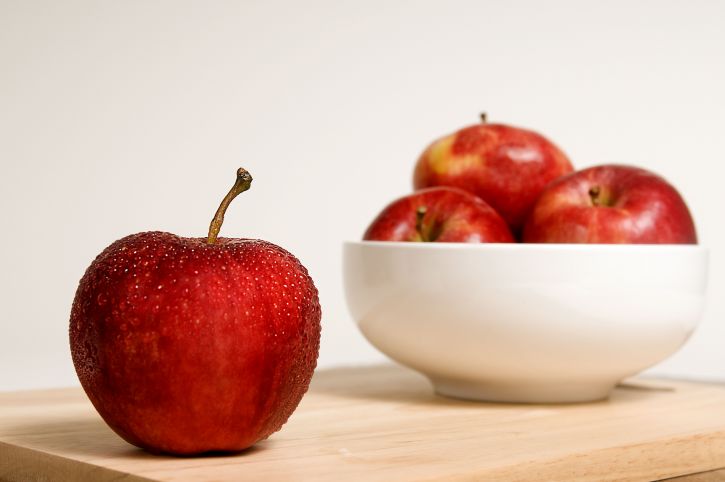 リンゴ、背景、シングル、覆われ、アップルが値下がりしました