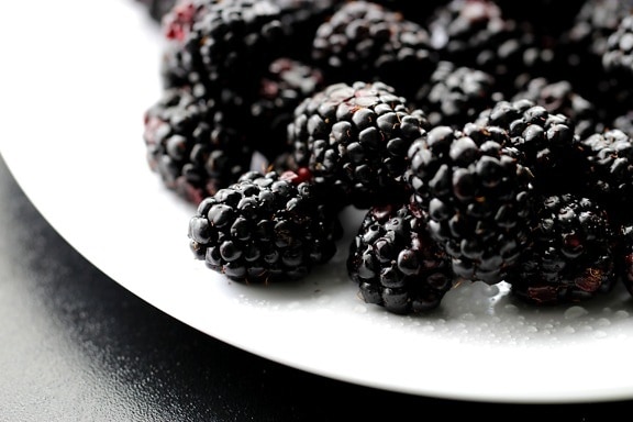 ceramic, dish, topped, freshly, washed, grouping, blackberries