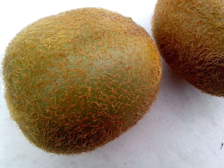 Kiwi, frukt, vit bakgrund