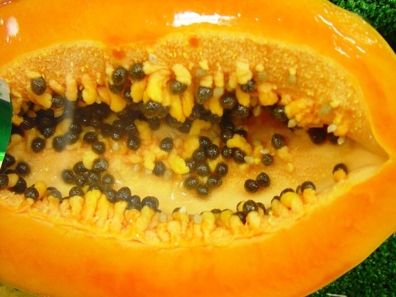 papaija hedelmät, viipaloitu