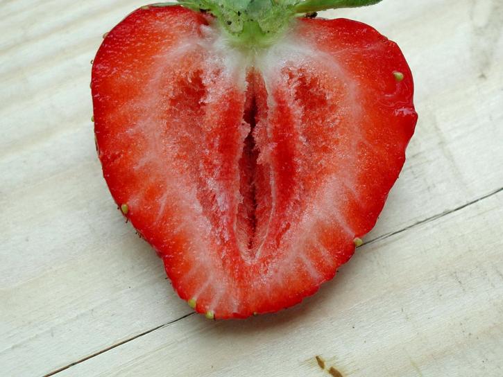 Erdbeere, Obst, in Scheiben geschnitten