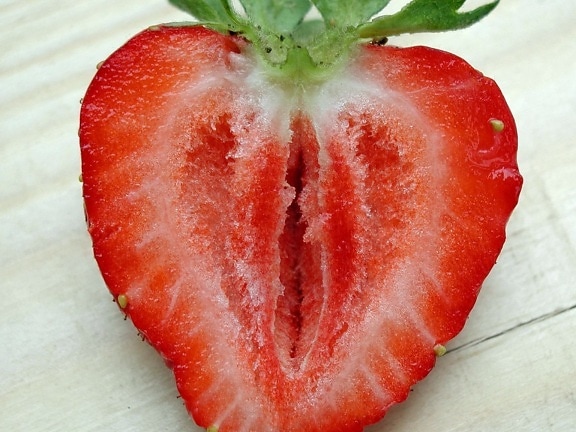 strawberry, sliced, details