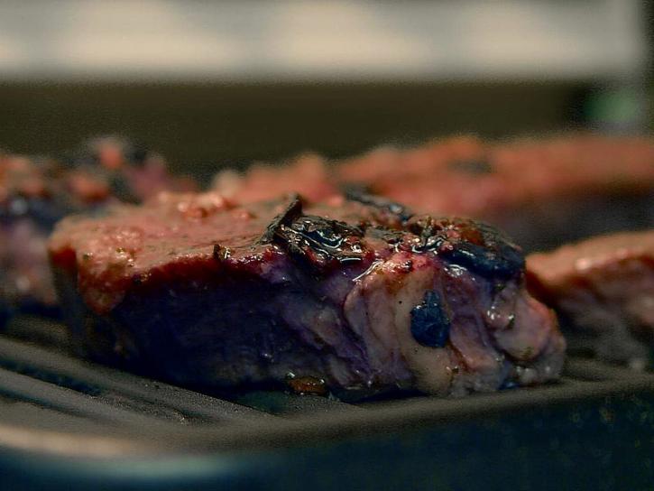 grilovaný steak, marinované, čučoriedky, junpier, shiraz
