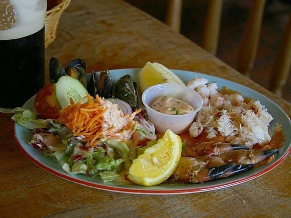 crab, claws, lemons, salads, seafood, platters