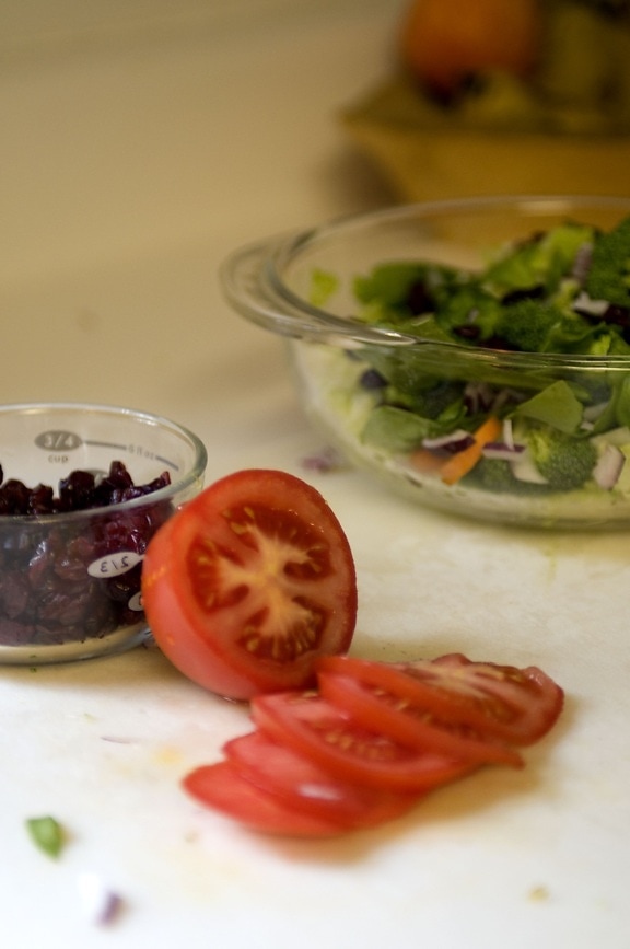 glass, salad, bowl, background, lettuce, carrots, purple, onion, broccoli, cranberries