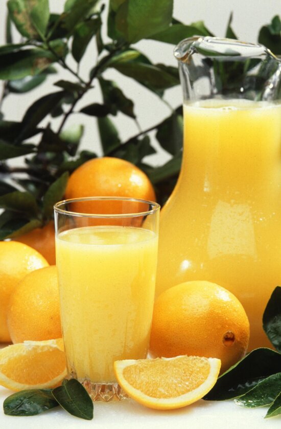 oranges-and-orange-juice-550x838.jpg