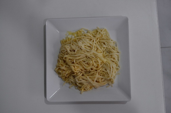 pasta, noodles, white plate