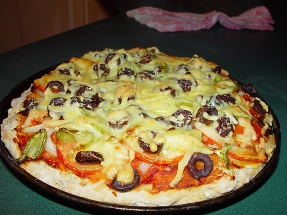 home, vegetarian, pizza, olives, capsicum