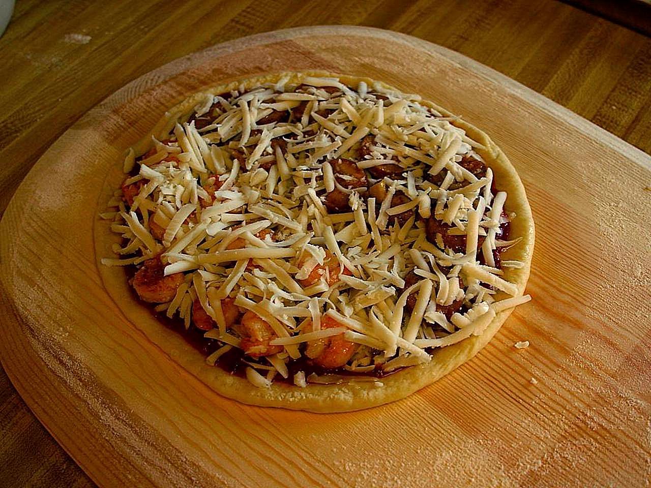 Пицца реди. Пицца с фасолью. Пицца на 23 февраля. Канадская пицца со спагетти. Пицца 23 см фото.