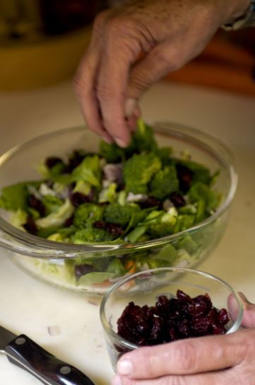 mempersiapkan, sehat, sayuran, salad, terdiri, brokoli, ungu, bawang, selada, wortel