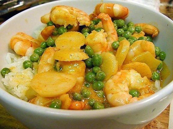 shrimp, curry, peas, rice, bowls