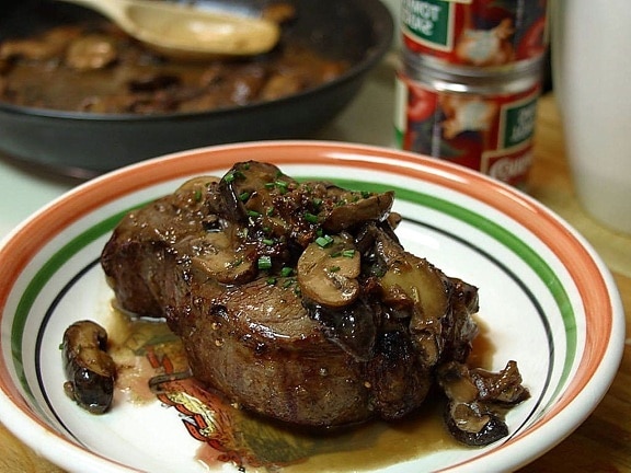 steak, shitaki, mushrooms