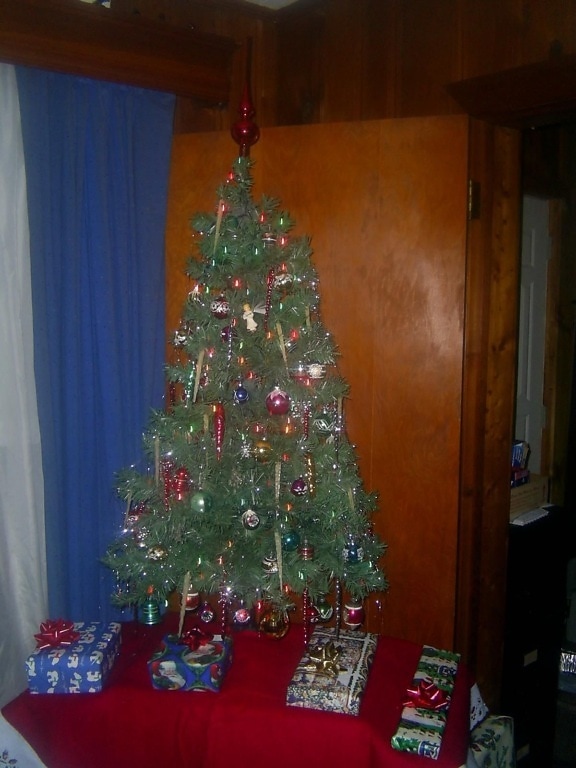 small, artificial, Christmas tree, presents