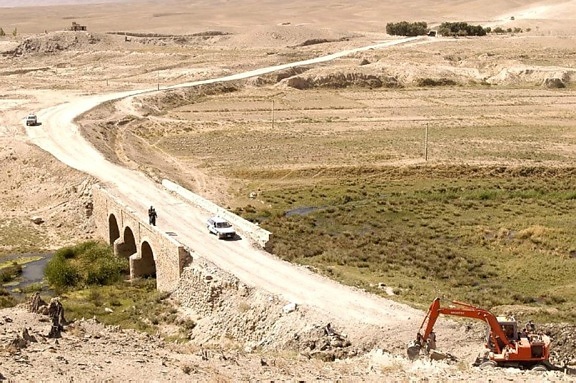 afganistán, financiadas, obras de carreteras, que conectan, dos, provincias, Ghazni