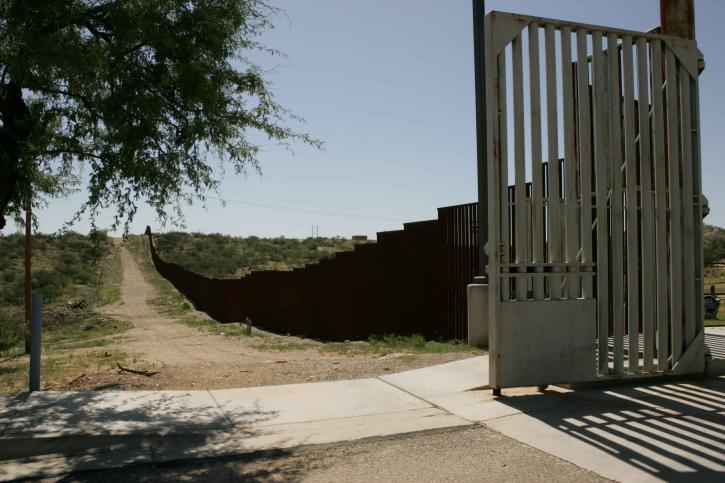 biên giới, hàng rào kim loại