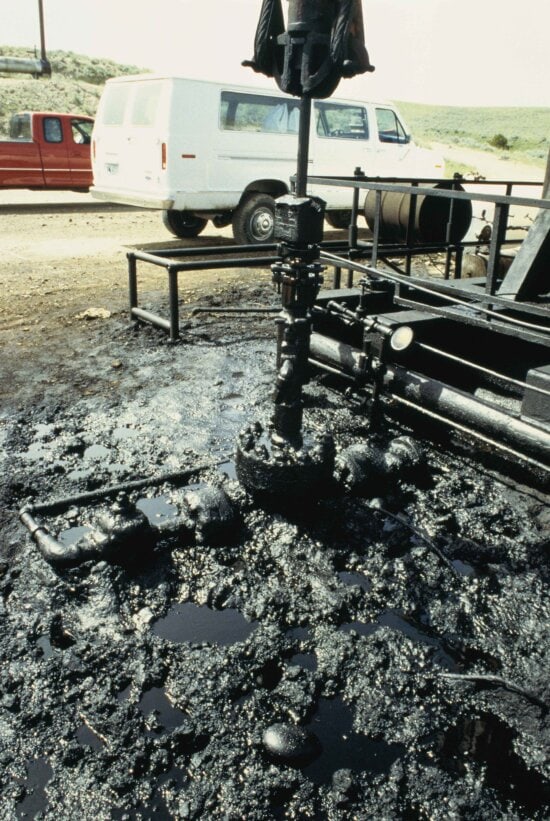 oil, well, head, surrounding, oil, pollution, ground