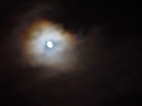 Mond, Wolken