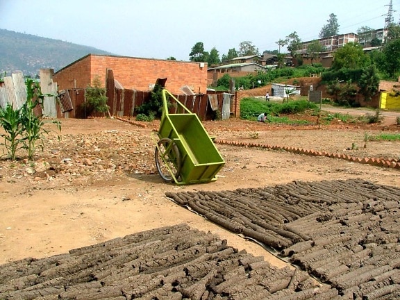 riciclaggio, progetto, Kigali, pulisce, quartieri, crea, lavoro, carburante, bricchette