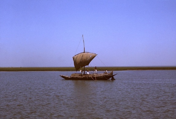 Segel, angetrieben, Boot, Reisen, nicht identifiziert, Fluss, Land, Bangladesch