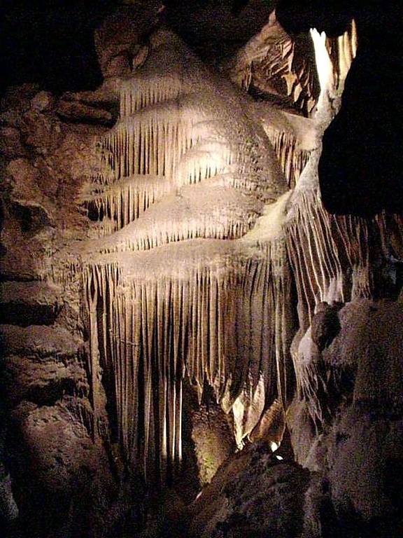 水晶, 洞穴