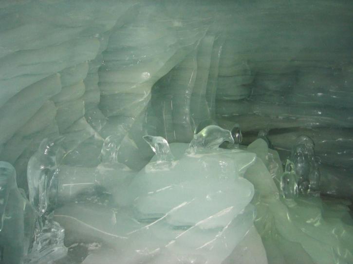 氷、洞窟、地下