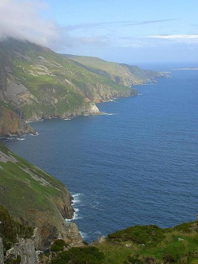 海岸線、岩礁海岸の崖、アイルランド海、自然