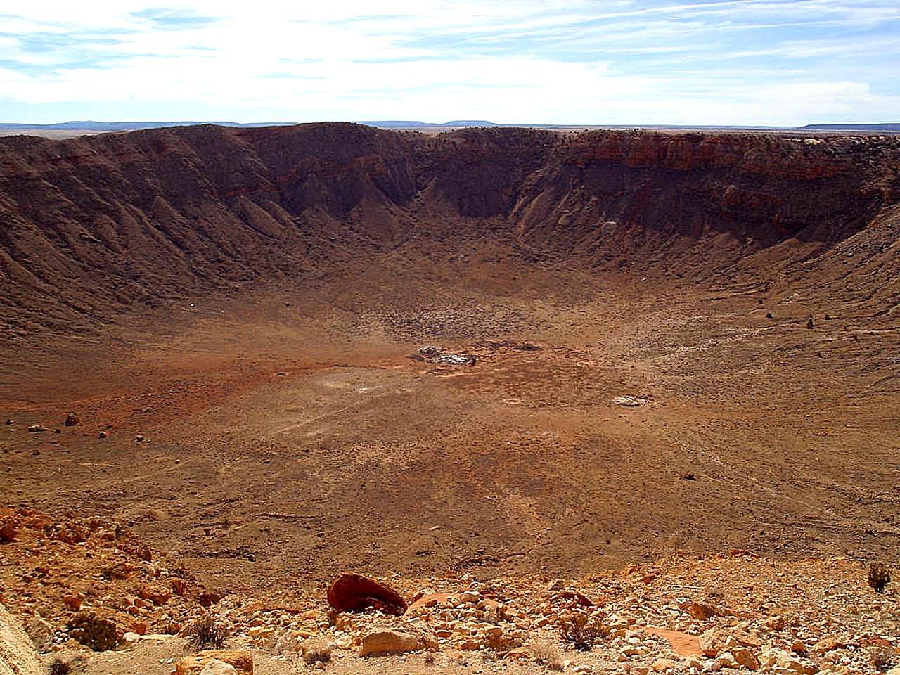 Самый крупный кратер на земле. Метеоритный кратер Бэрринджер-Метеор-Крейтер. Кратер Бэррингера Аризона. Кратер Бэррингера (Barringer Crater), Аризона,. Кратер в Аризоне.