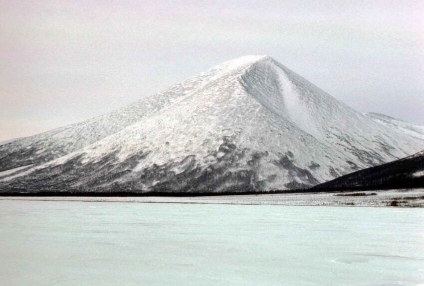 free-picture-frozen-lake-mountain