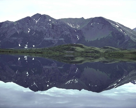 ดี mirored ภูเขา ทะเลสาบ สวยงาม