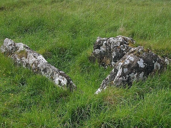 Írsko, hrobky, kamene