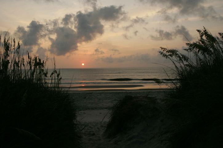 Sunrise, pobrežie, oceán