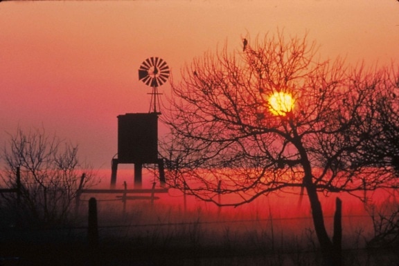 le lever du soleil, moulin à vent