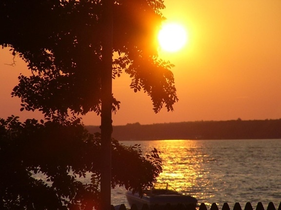 Le soleil couchant sur la plage