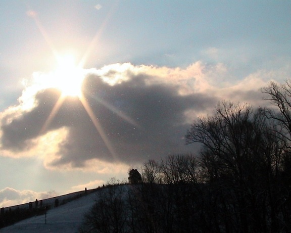 rayos de sol, nieve, colina