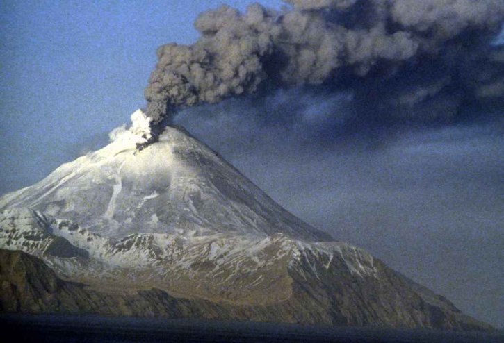 Kanaga, volcán, erupción, Kanaga, isla, Aleutianas