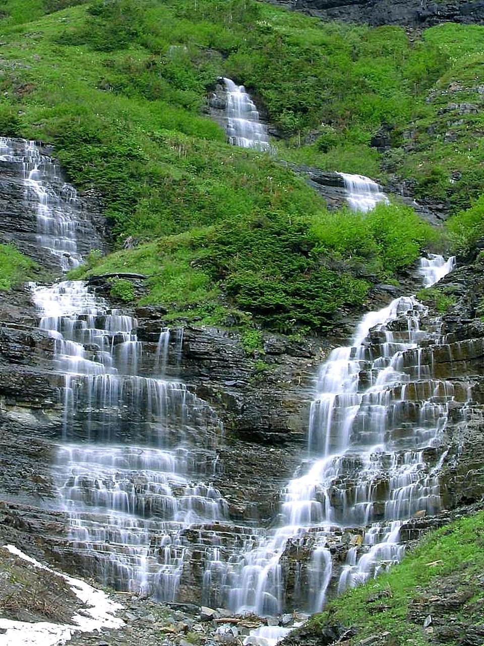 Падающие водопады. Водопад Топшанар. Водопад крупным планом. Падающий водопад. Ледник Водопадный.