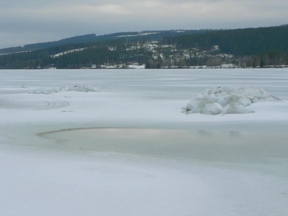 melting, ice, frozen lake water, snowy lakeside